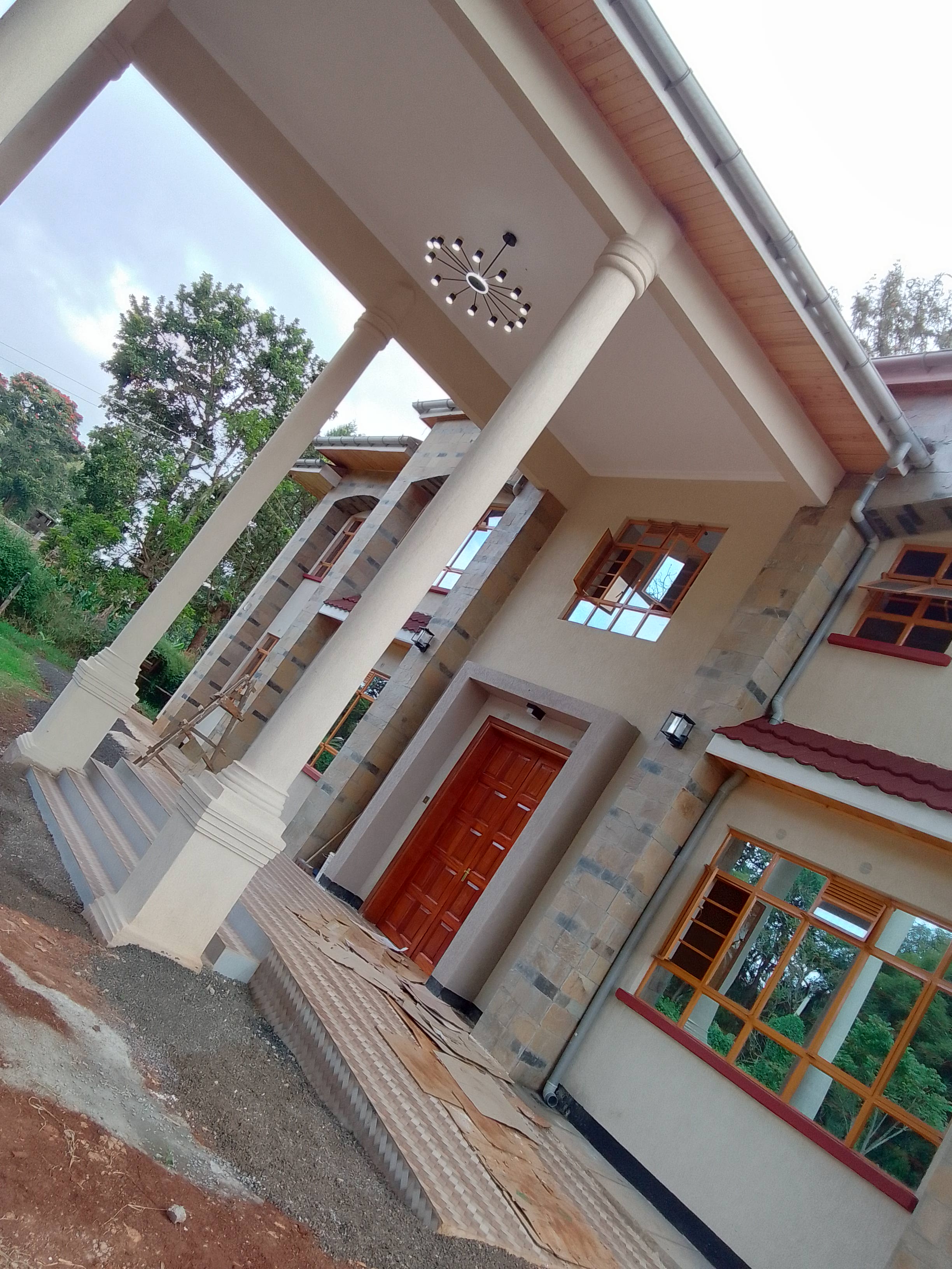 Mansionate Speaker House